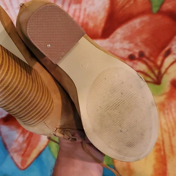 👢6.5 Altar’d State Vegan Light Brown Heels - Picture 5 of 11